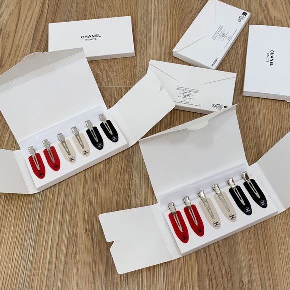 CHANEL HAIR ACCESSORY SET (1 PACK) - Picture 1 of 1